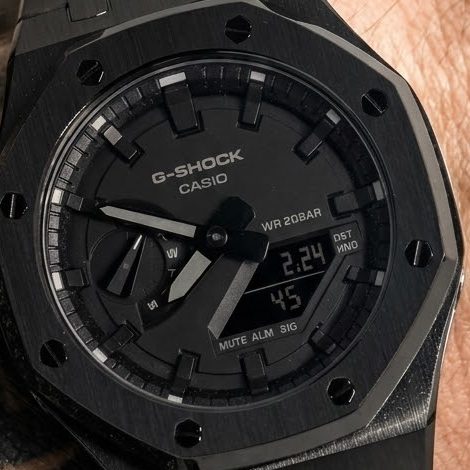 Gros plan sur le cadran et la lunette de la Black Oak